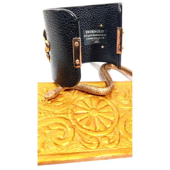 14-18 KT Yellow Gold Bangle Cuff Bracelet Studded Grained Leather - Picture 11 of 12